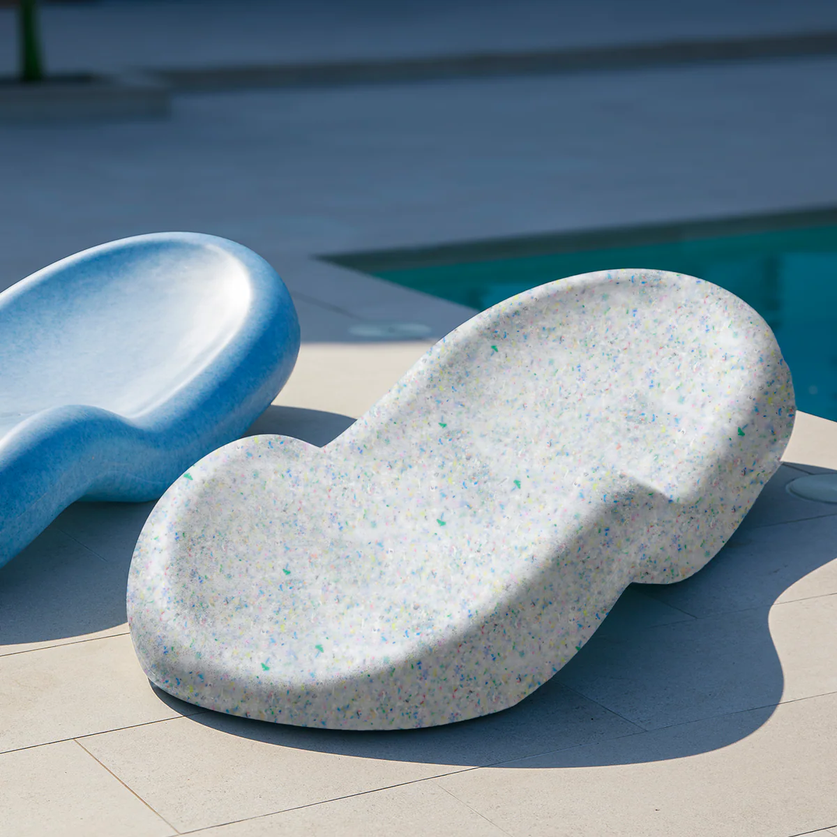 CIRCOOLar Flache Sonnenliege aus recyceltem Material