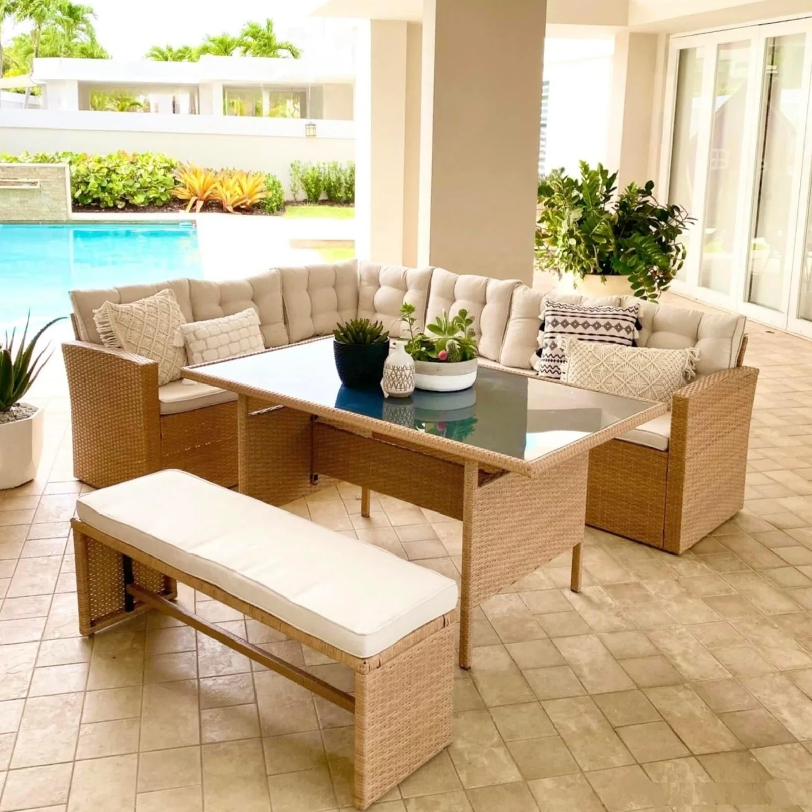 Jasmel Outdoor-Rattan-Chaiselongue und Esstisch mit Bank