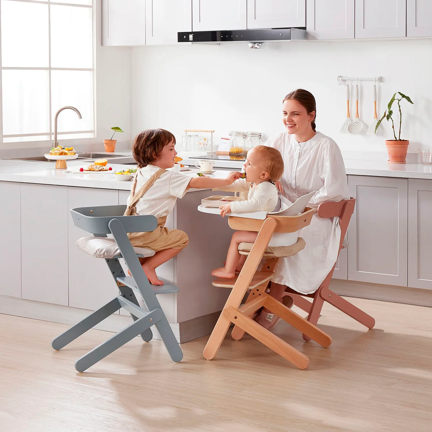 2025 Aurora Hellblauer Kinderhochstuhl