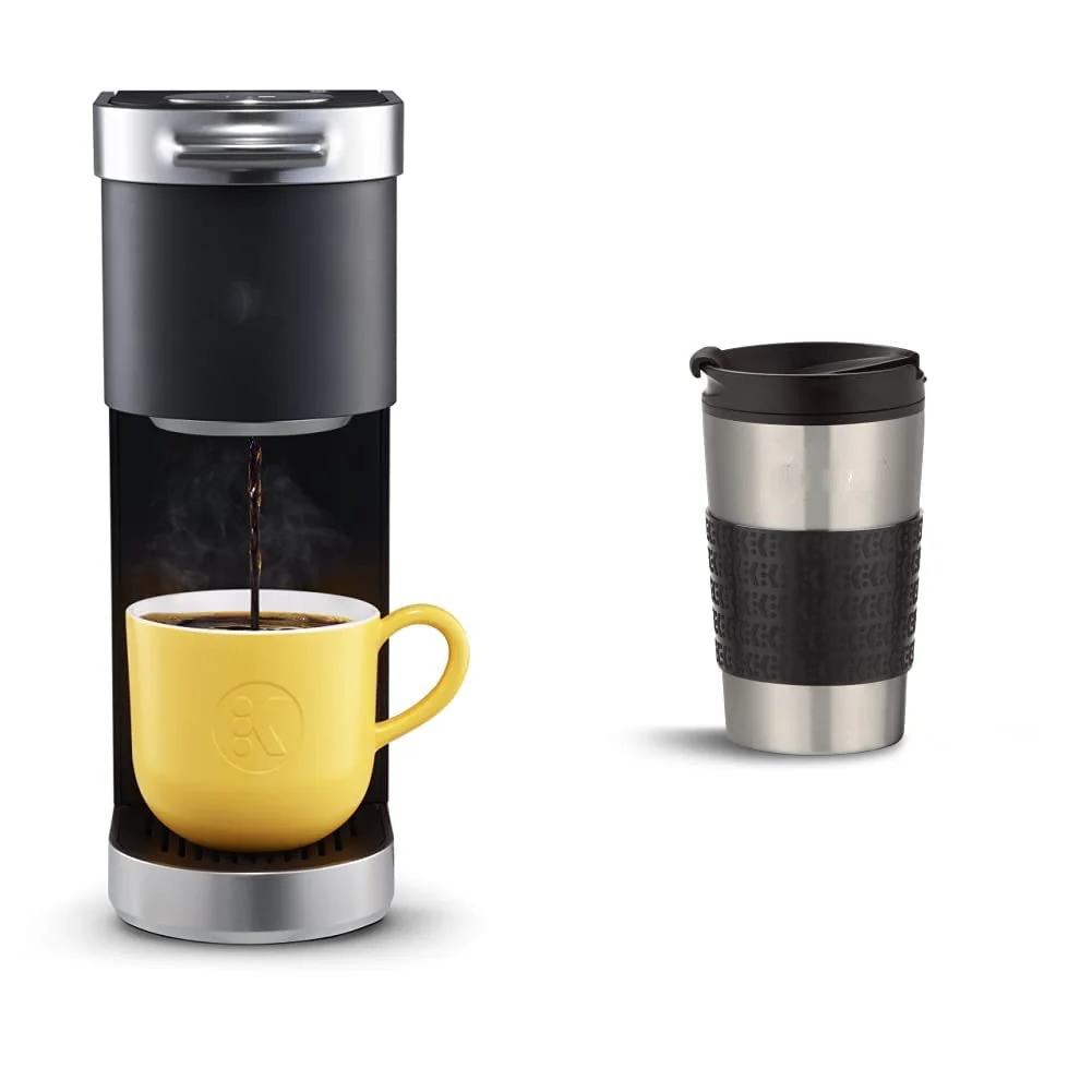 Keurig K-Mini Plus Kaffeemaschine für eine Tasse Kaffee mit K-Cup-Kapseln und Reisebecher (1 Stück) – Packung